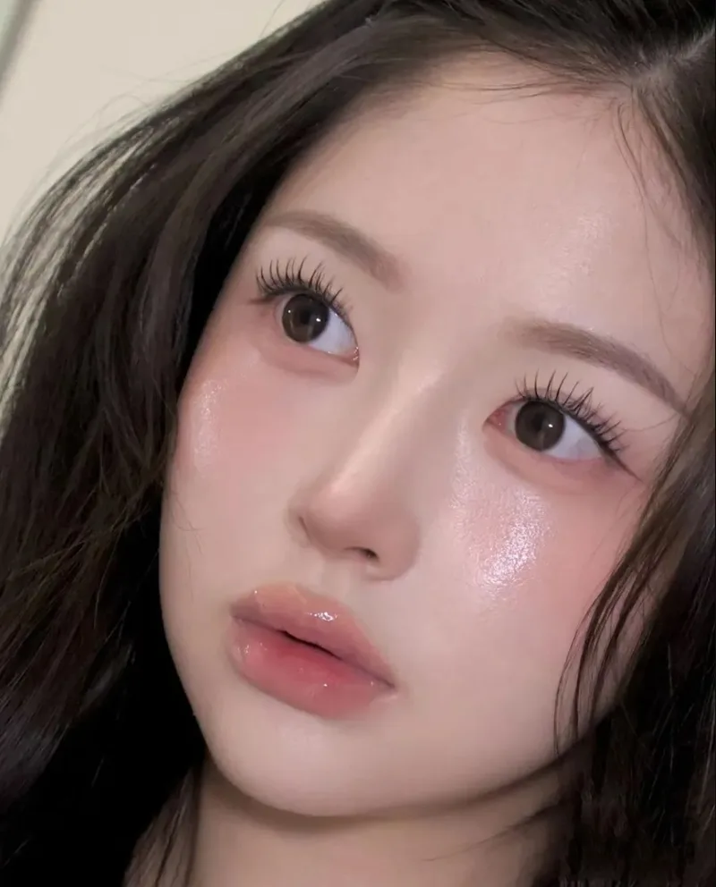 Người có mi dài, khỏe và muốn tiết kiệm thời gian trang điểm thường dễ đạt hiệu ứng đẹp khi uốn mi.